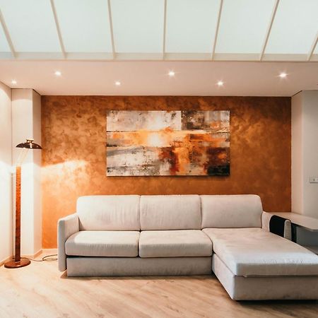 Casa Gioiosa - Lakeside Leisure & Business Оменя Екстериор снимка