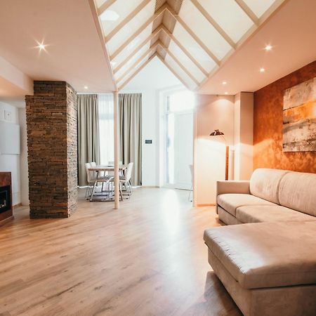 Casa Gioiosa - Lakeside Leisure & Business Оменя Екстериор снимка