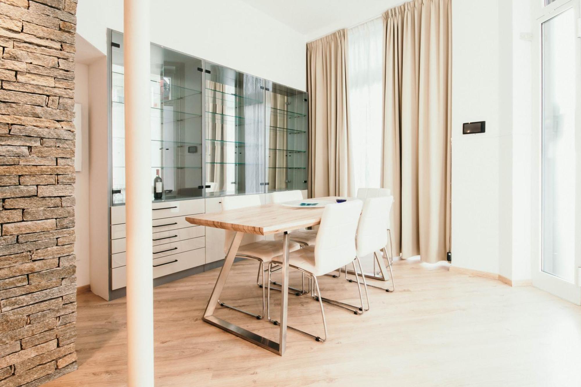 Casa Gioiosa - Lakeside Leisure & Business Оменя Екстериор снимка